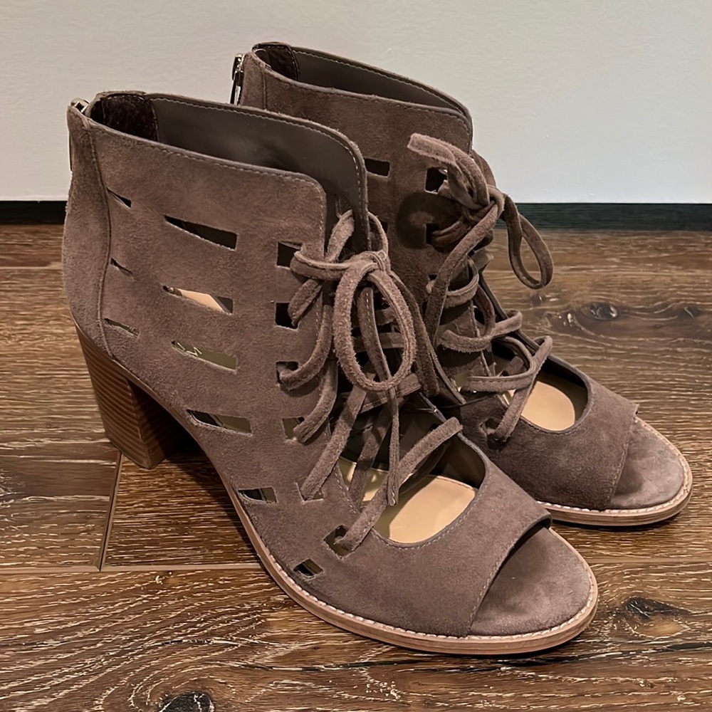 EUC Vince Camuto Tressa bootie